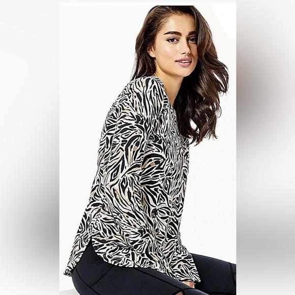 NWT Lilly Pulitzer UPF 50 Luxletic Blythe Top Can You Zee Me - Picture 4 of 11